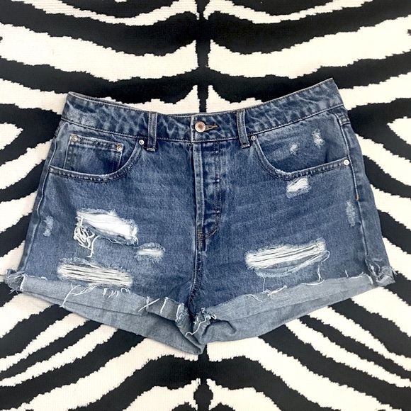 F21 Distressed Denim Cutoff Rolled Hem Shorts - Picture 1 of 7